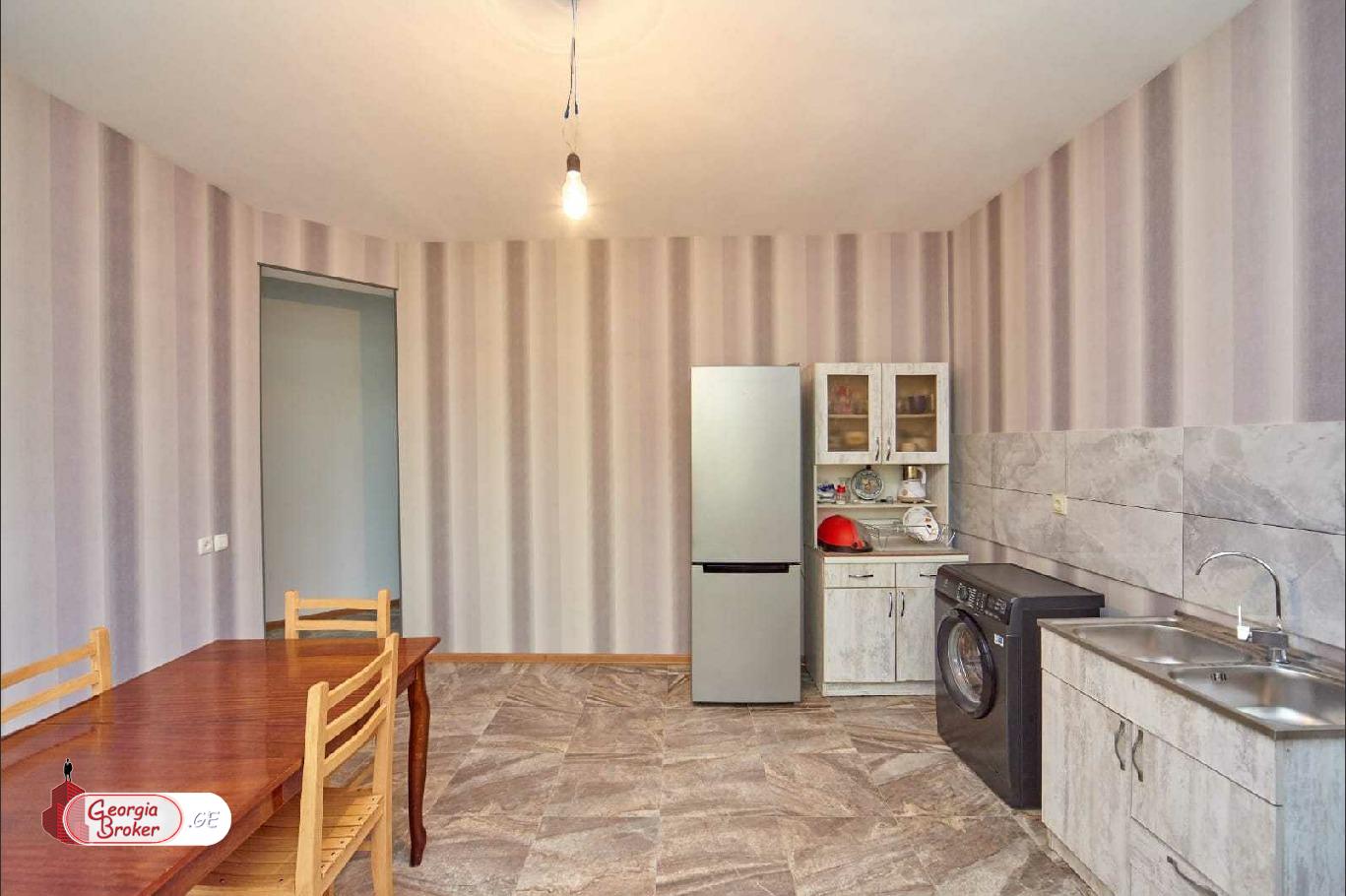 продается дом с новым ремонтом 6-комнат