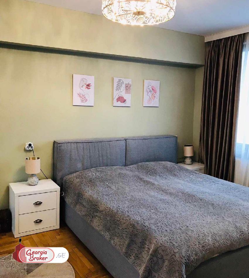 იყიდება ახალი გარემონტებული 4 ოთახიანი ბინა