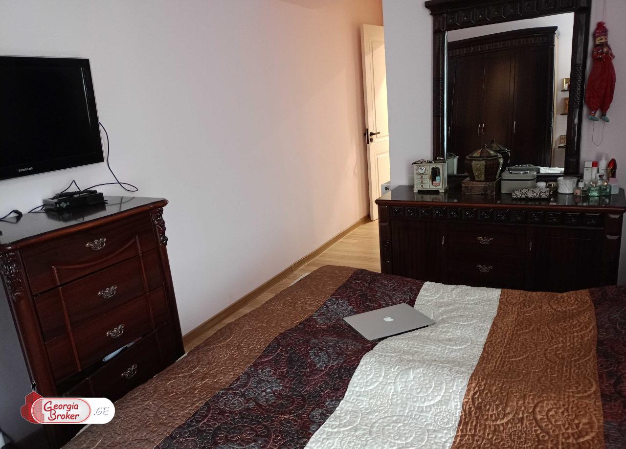 იყიდება ახალი გარემონტებული 3 ოთახიანი ბინა