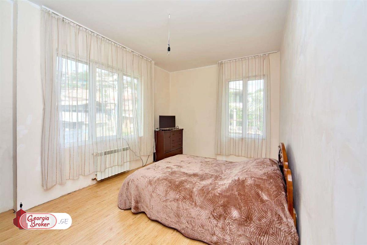 продается дом с новым ремонтом 6-комнат