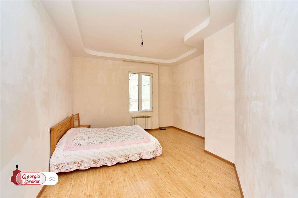 продается дом с новым ремонтом 6-комнат