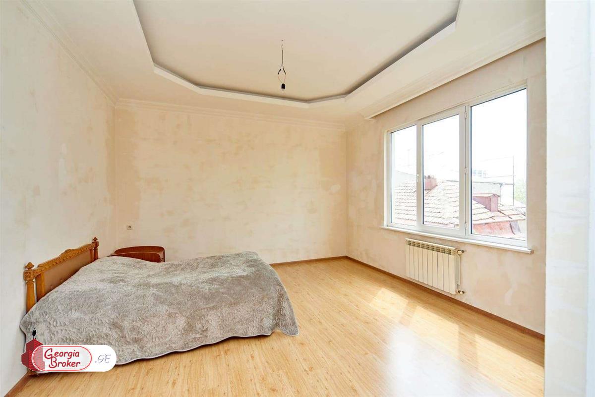 продается дом с новым ремонтом 6-комнат