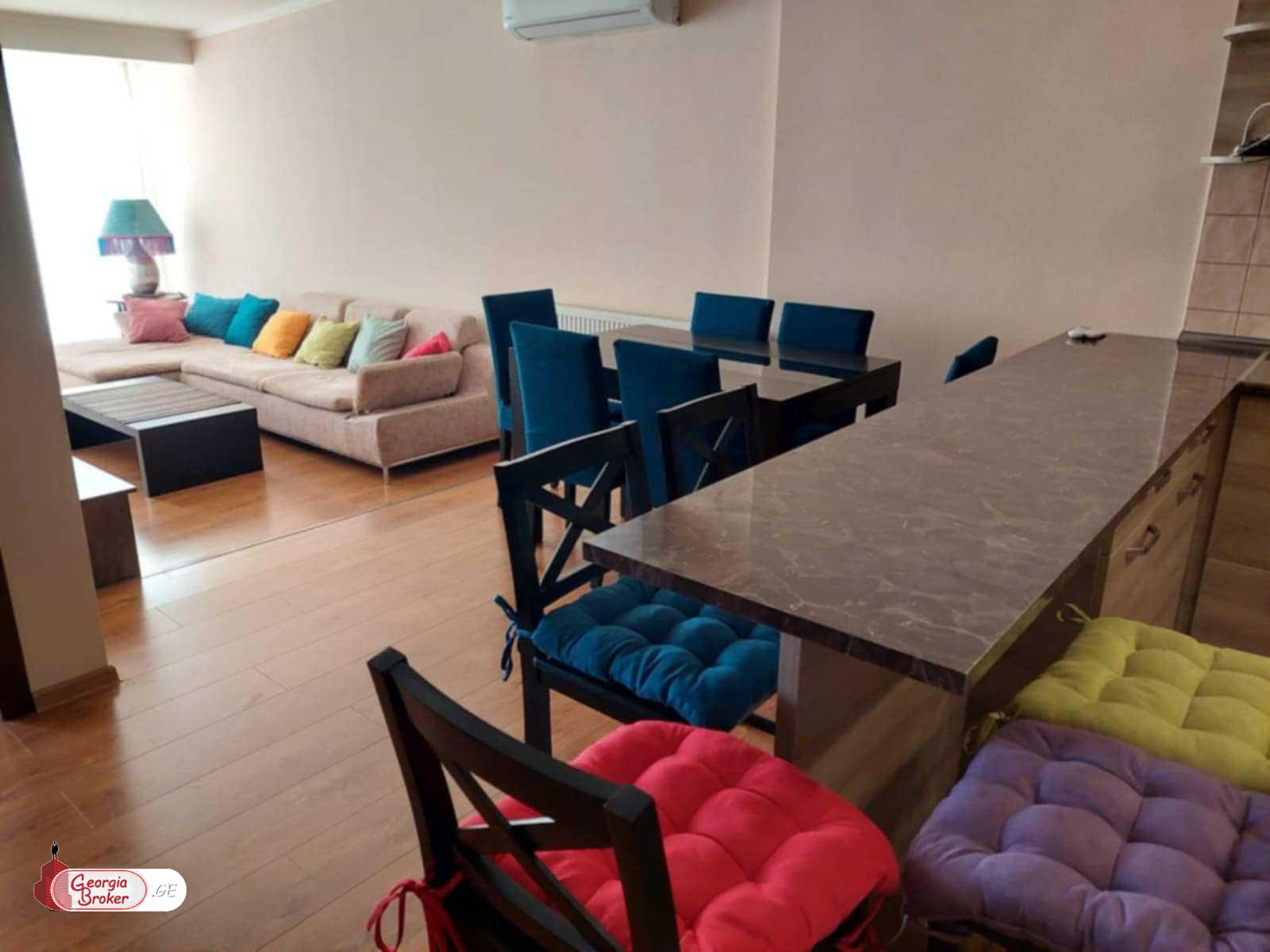 იყიდება ახალი გარემონტებული 4 ოთახიანი ბინა