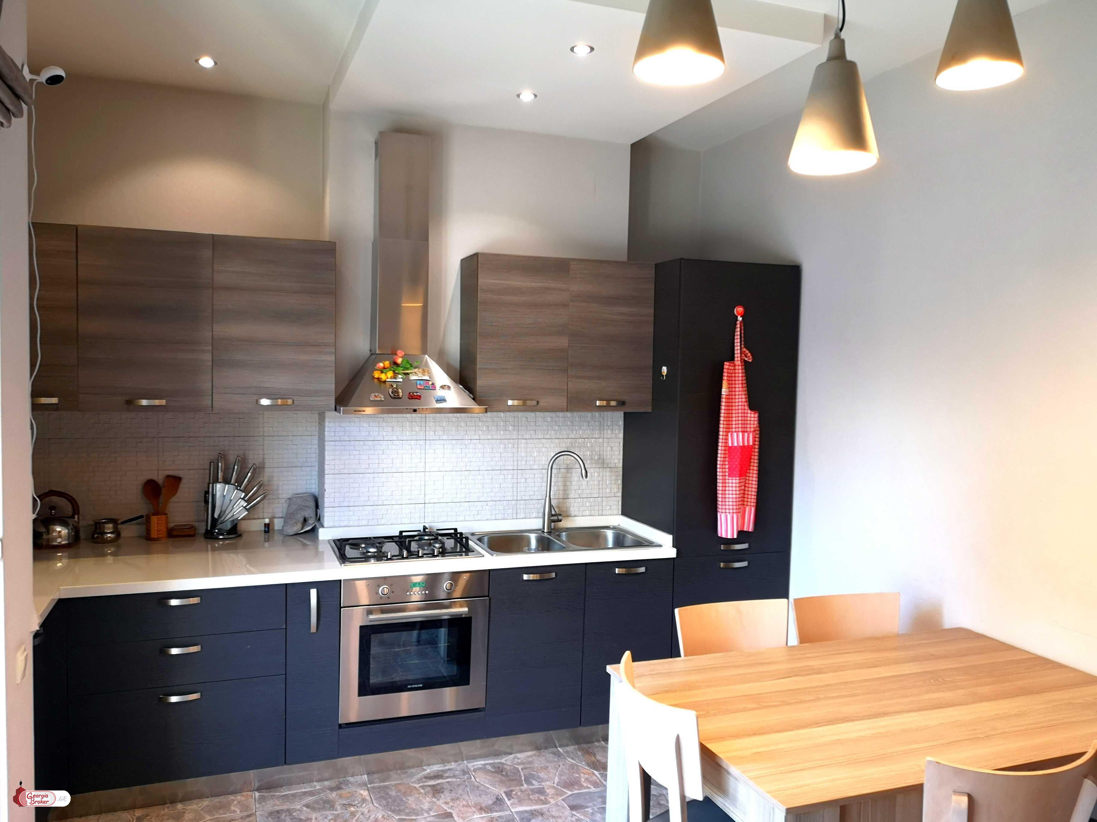 продается квартира с новым ремонтом 4-комнаты