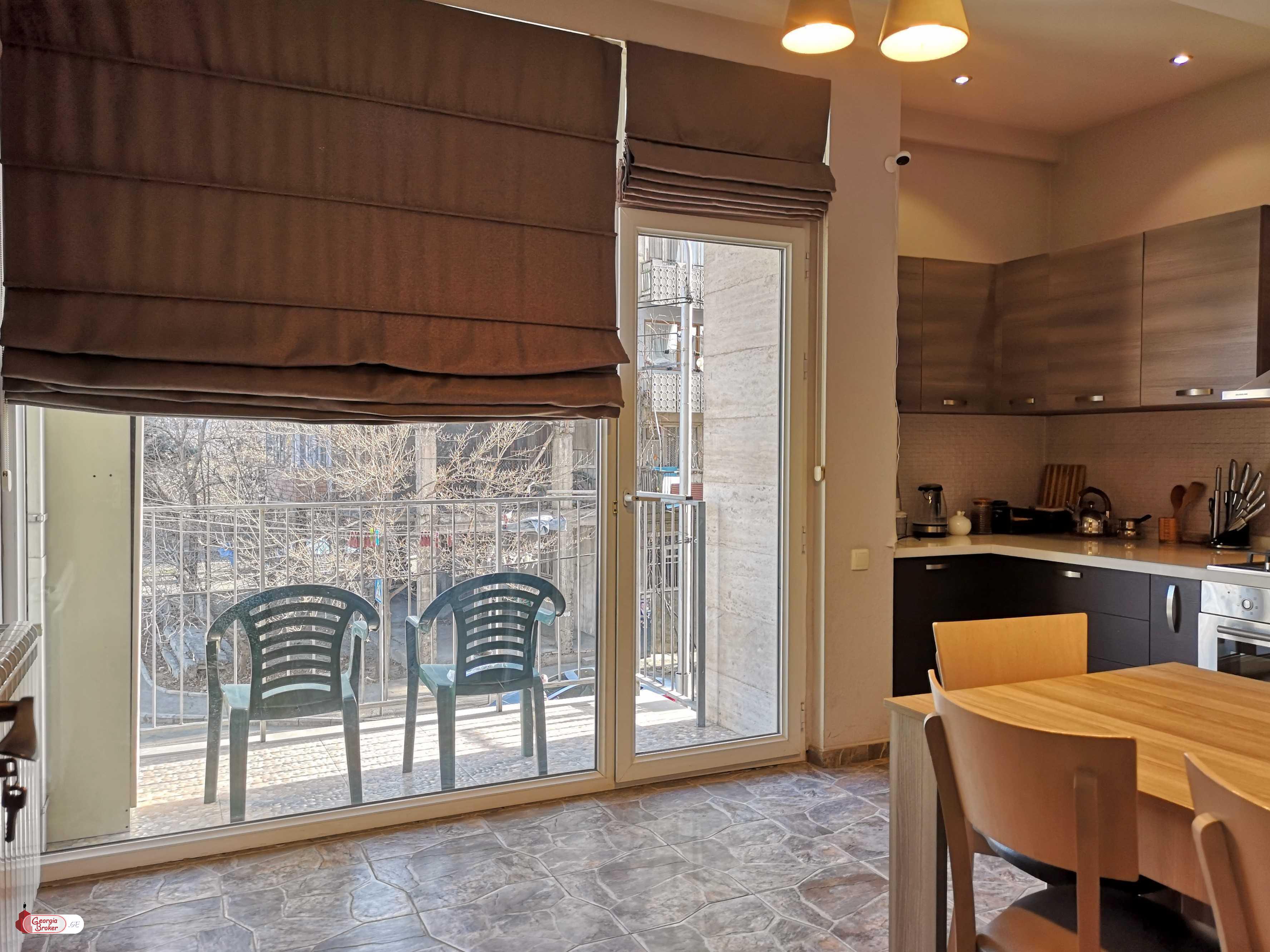 продается квартира с новым ремонтом 4-комнаты