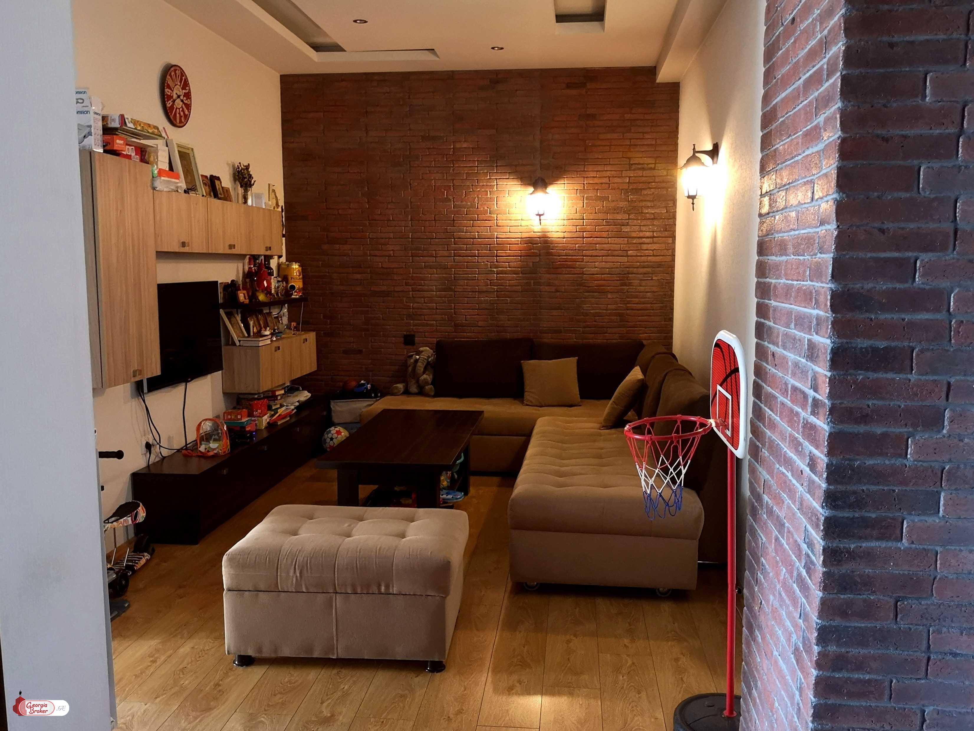 продается квартира с новым ремонтом 4-комнаты