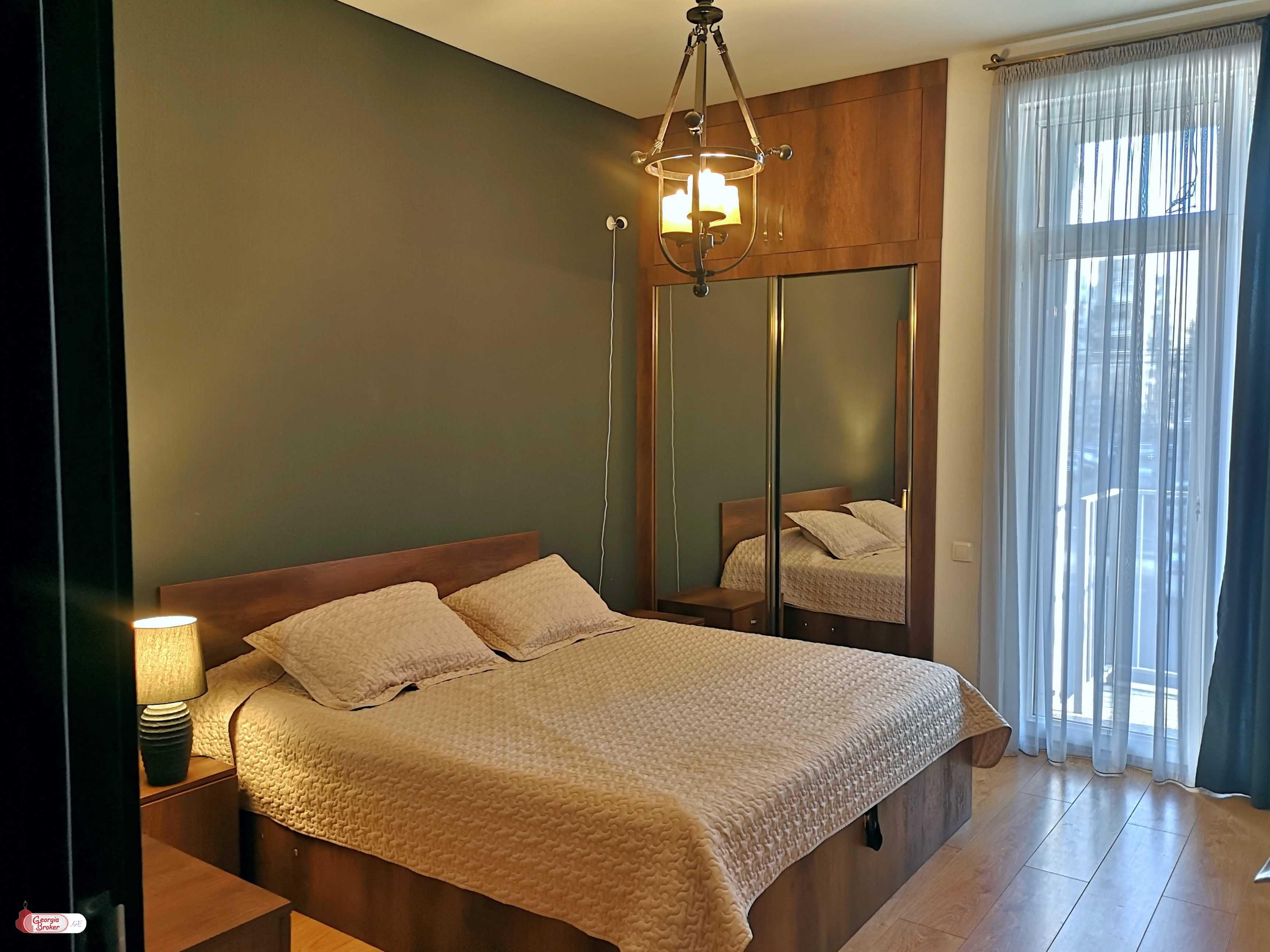 продается квартира с новым ремонтом 4-комнаты