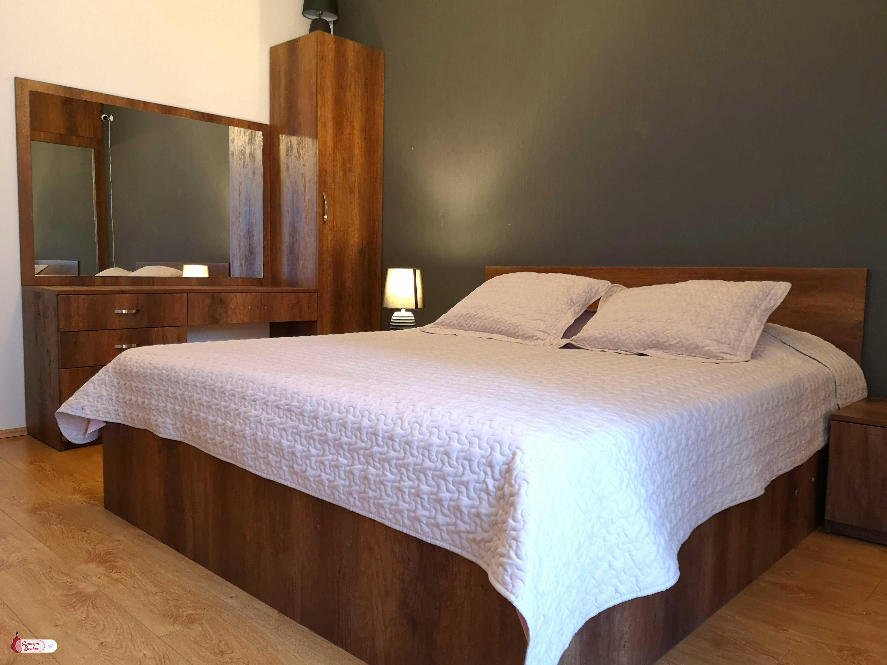 продается квартира с новым ремонтом 4-комнаты