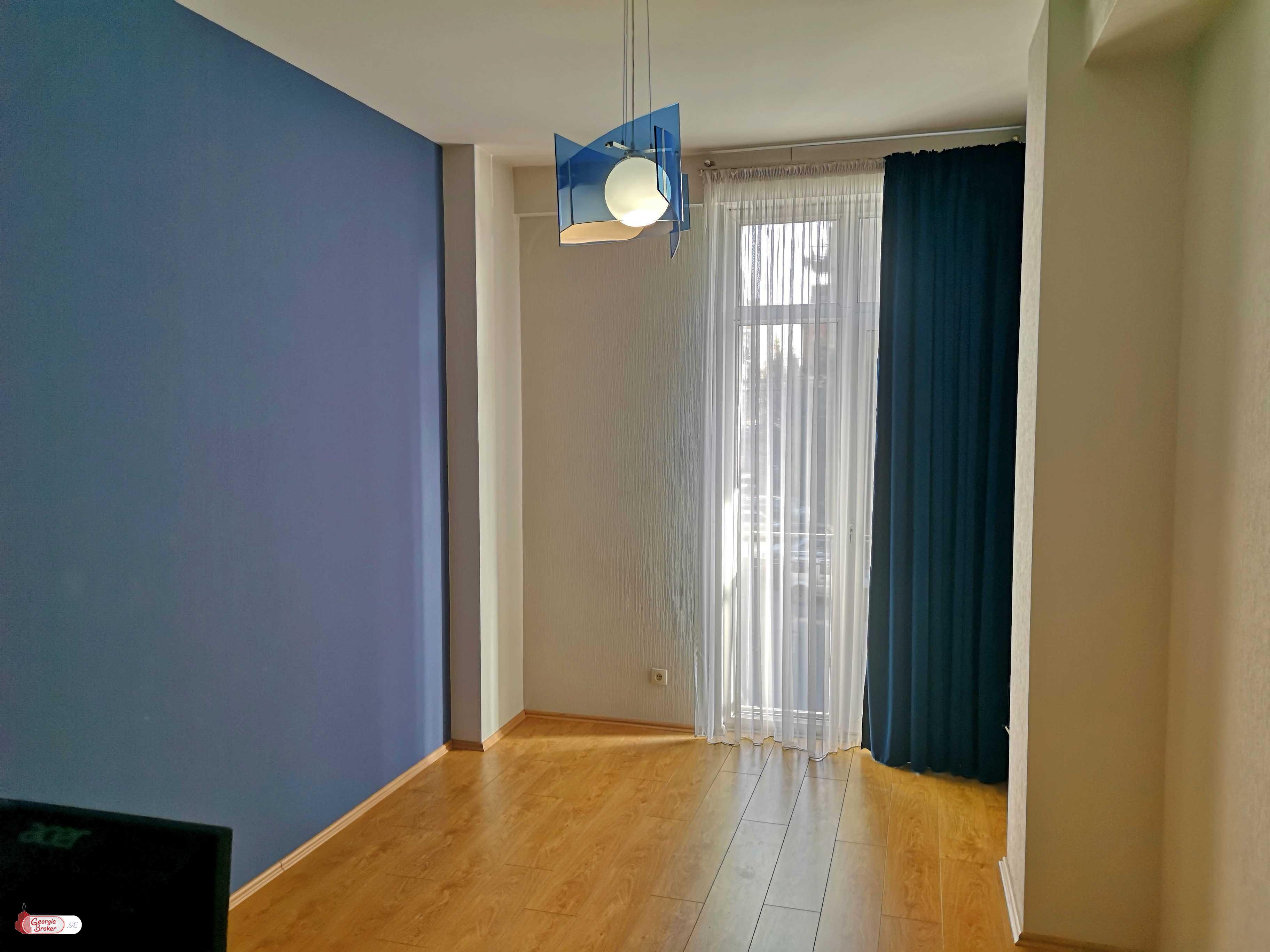 продается квартира с новым ремонтом 4-комнаты