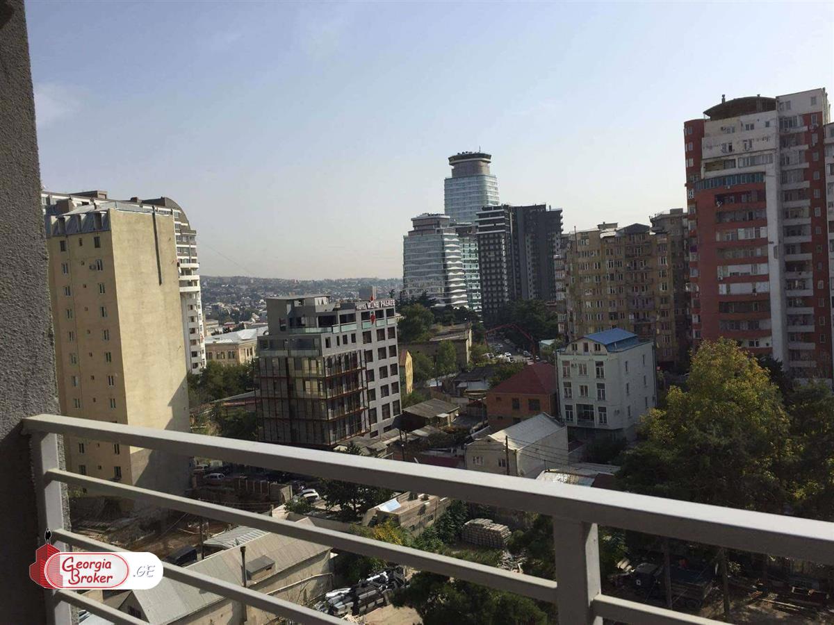 продается квартира с новым ремонтом 4-комнаты