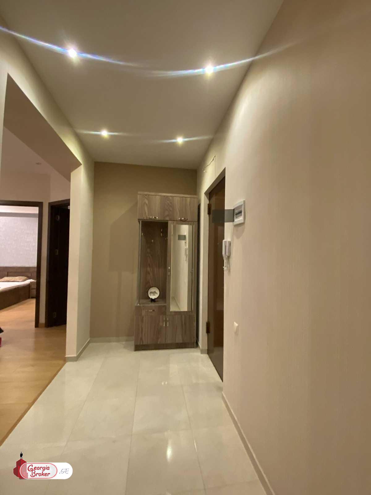 იყიდება ახალი გარემონტებული 4 ოთახიანი ბინა