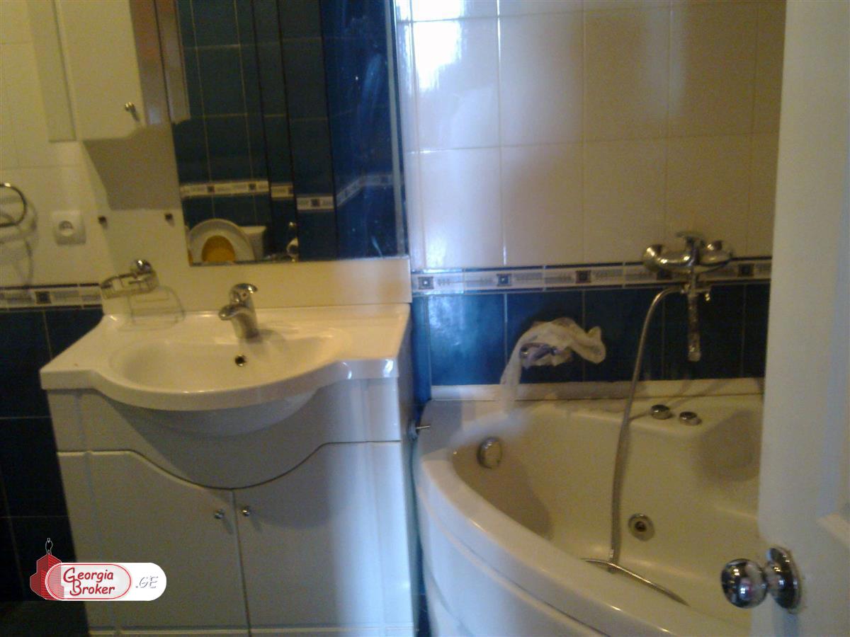 იყიდება ახალი გარემონტებული 3 ოთახიანი ბინა