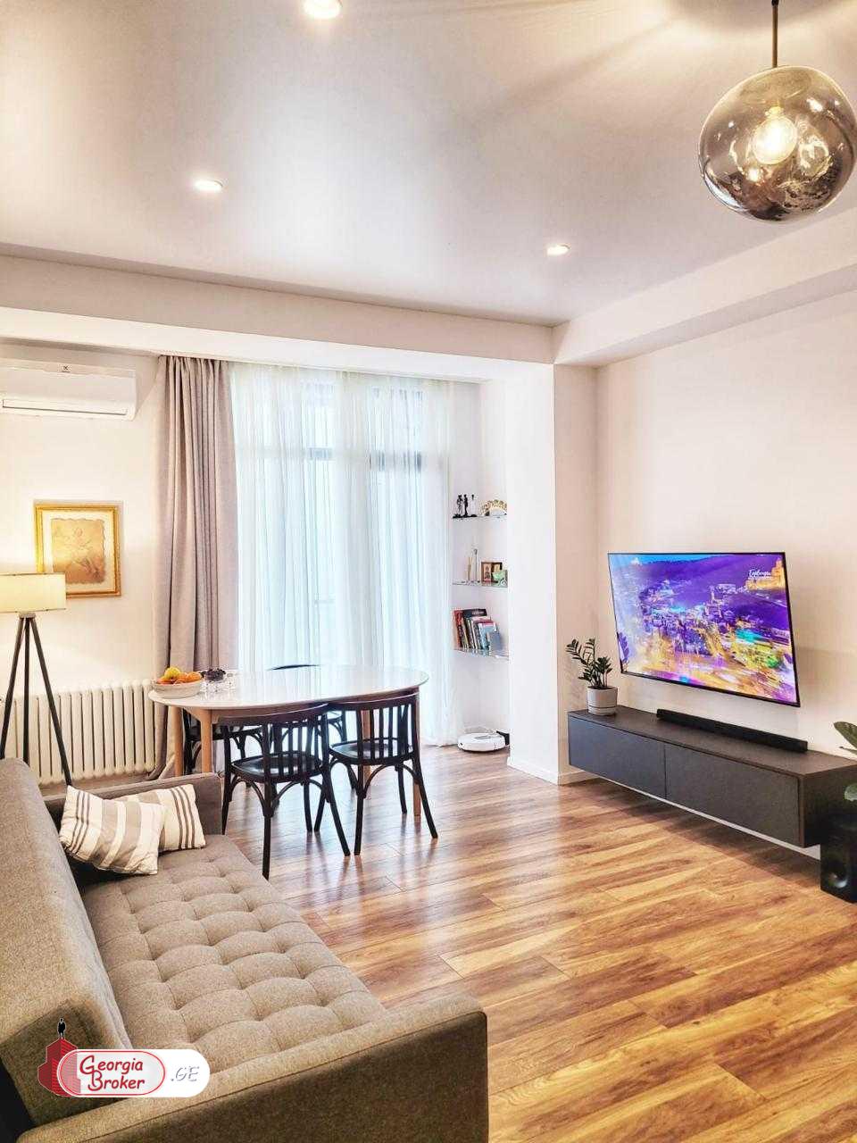 იყიდება ახალი გარემონტებული 4 ოთახიანი ბინა