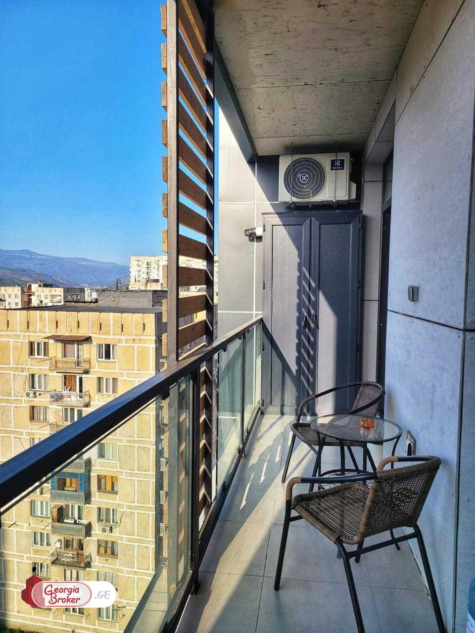 იყიდება ახალი გარემონტებული 4 ოთახიანი ბინა