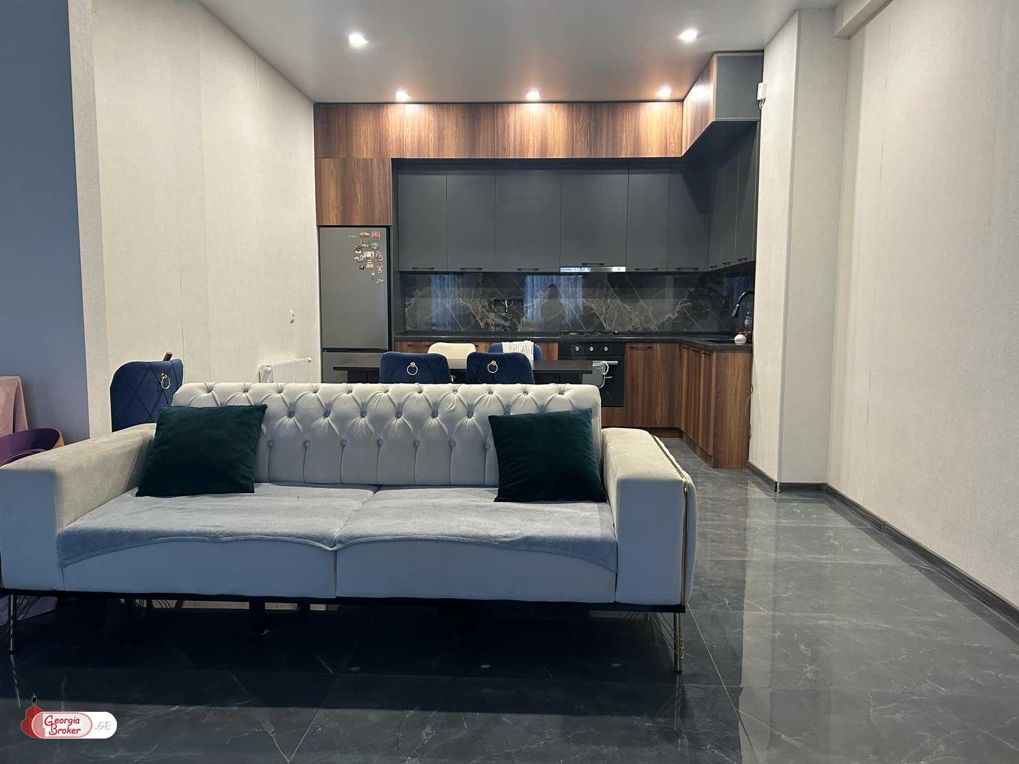 იყიდება ახალი გარემონტებული 4 ოთახიანი ბინა