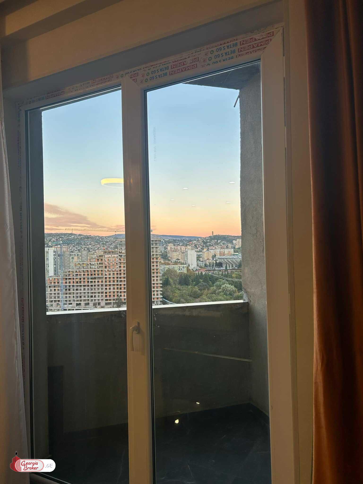 იყიდება ახალი გარემონტებული 4 ოთახიანი ბინა