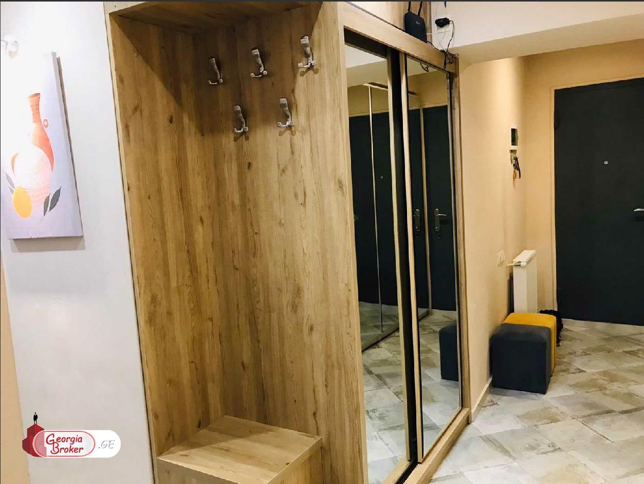 იყიდება ახალი გარემონტებული 4 ოთახიანი ბინა