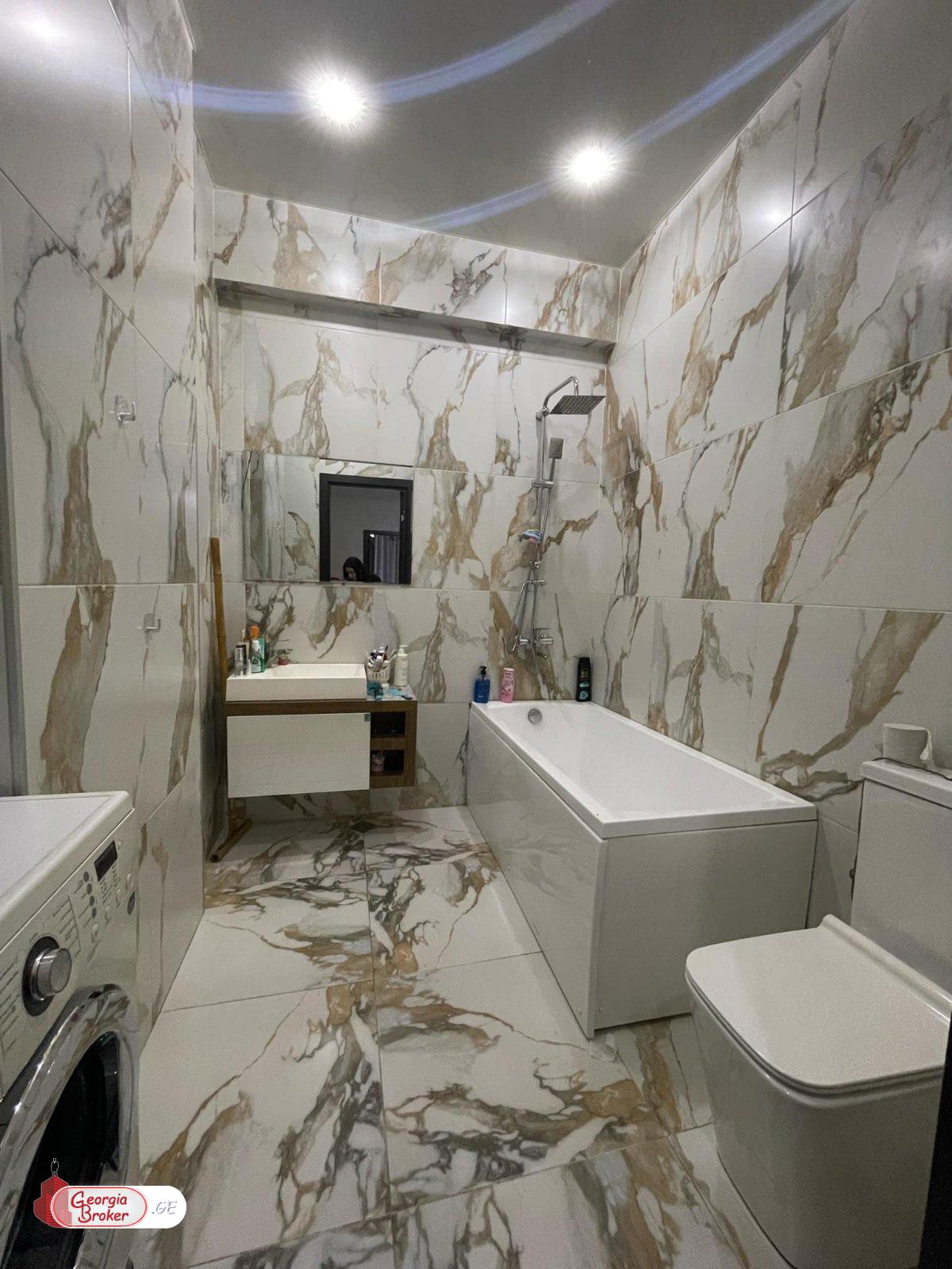 продается квартира с новым ремонтом 3-комнаты