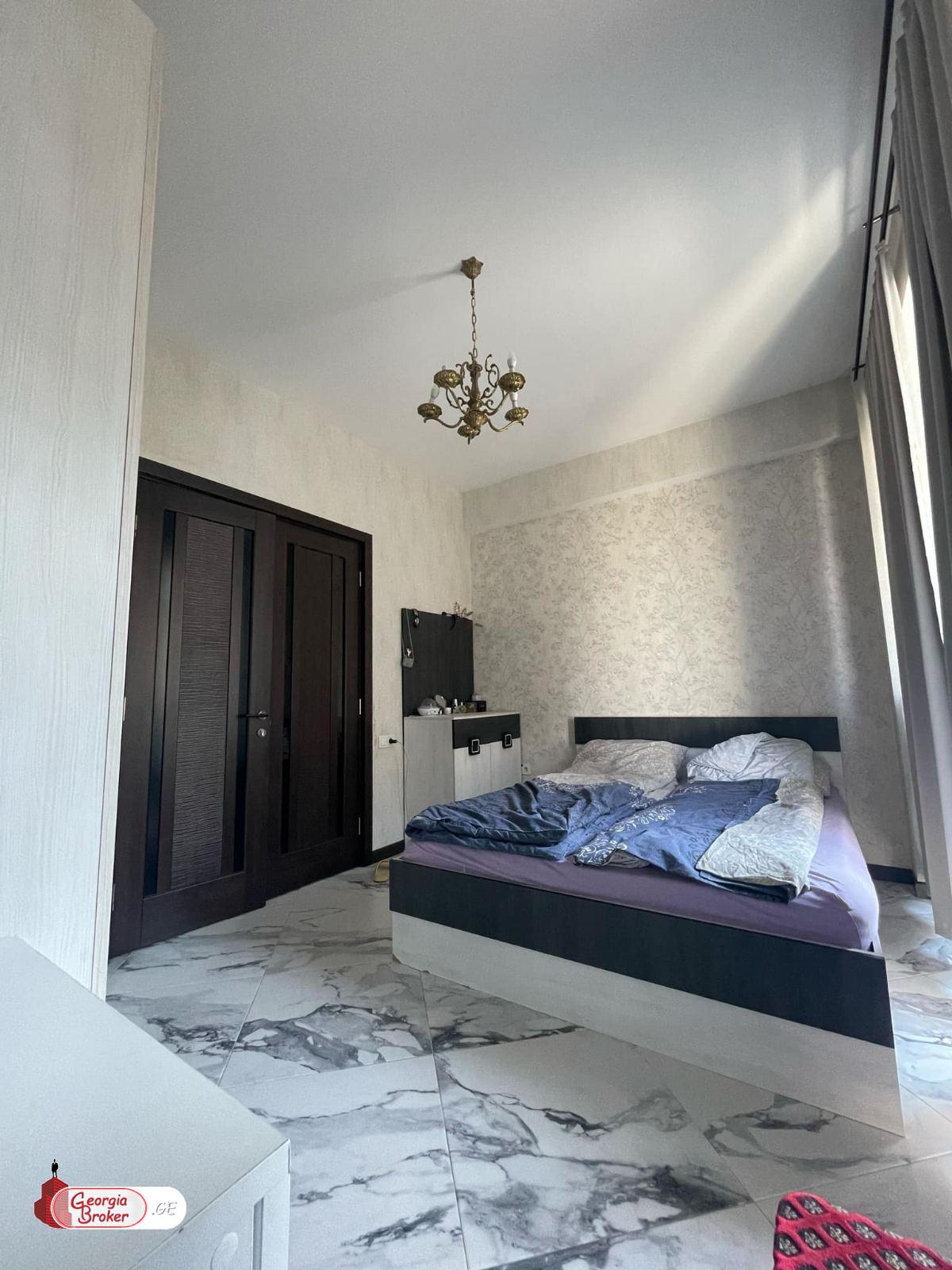 продается квартира с новым ремонтом 3-комнаты