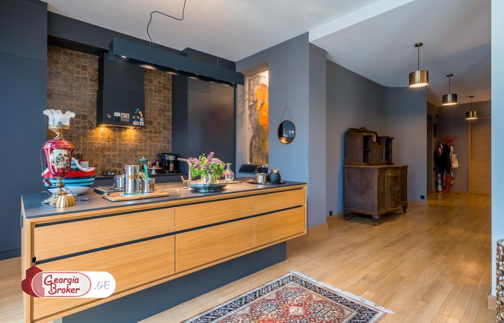 nearly repaired 2-room apartment for rent