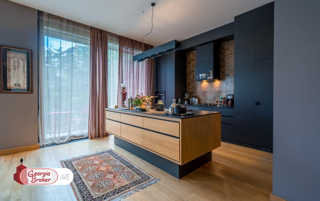 nearly repaired 2-room apartment for rent