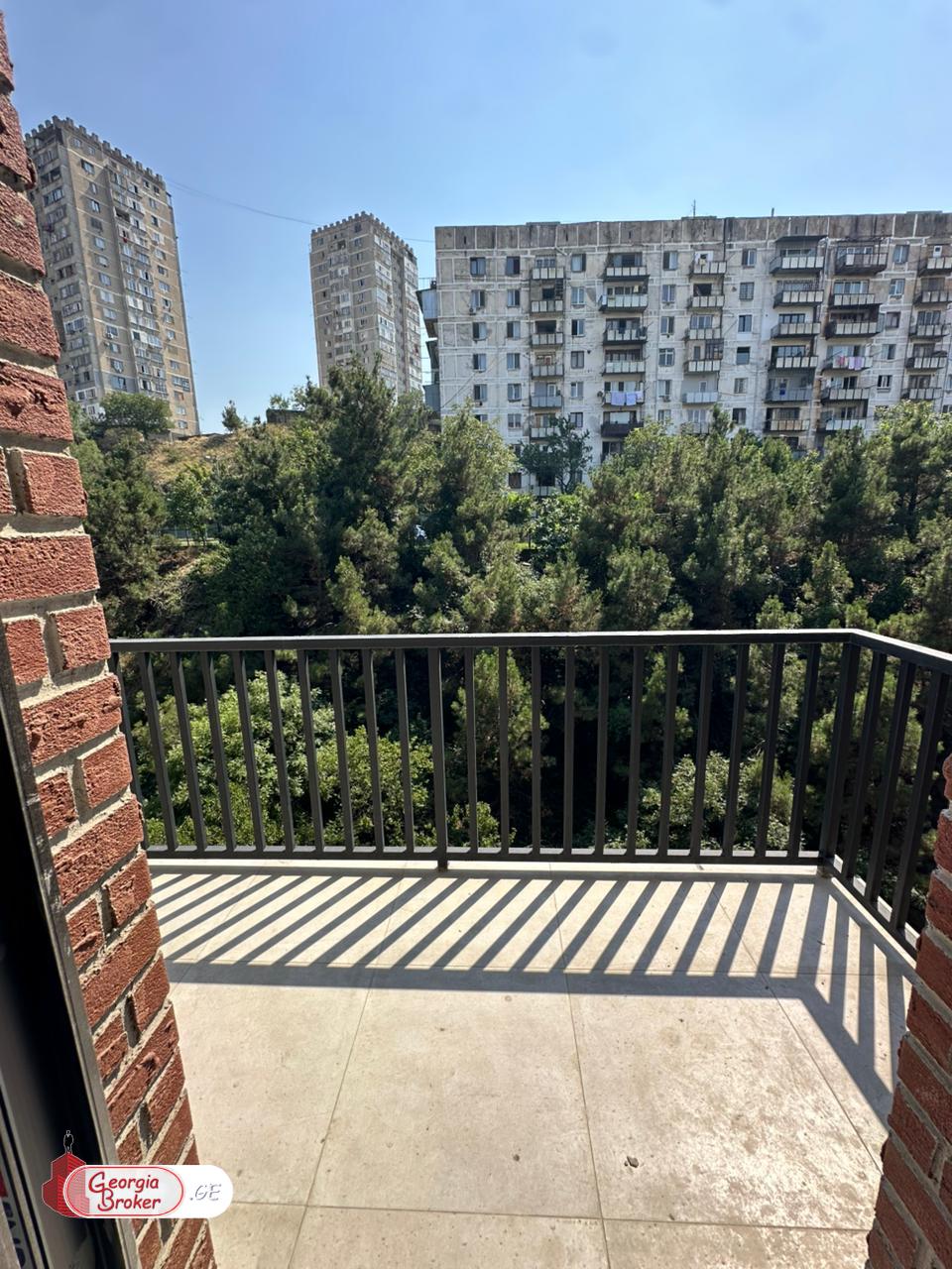 იყიდება ახალი აშენებული 2 ოთახიანი ბინა