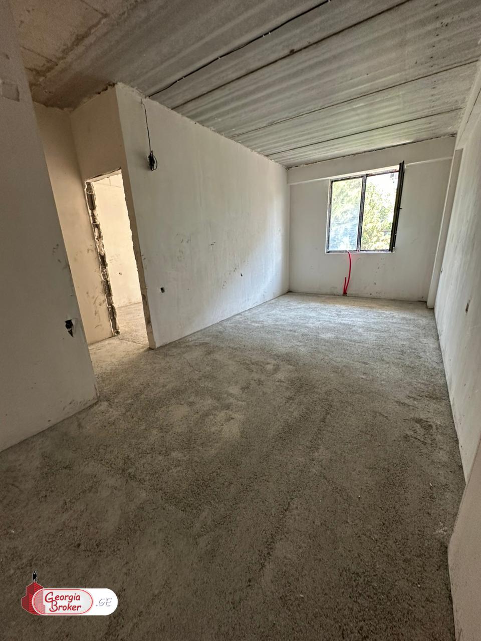 იყიდება ახალი აშენებული 2 ოთახიანი ბინა