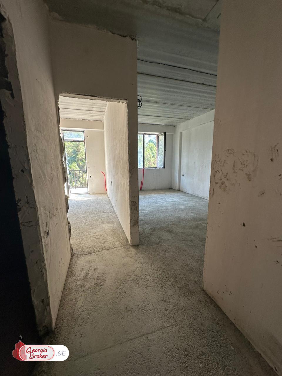 იყიდება ახალი აშენებული 2 ოთახიანი ბინა