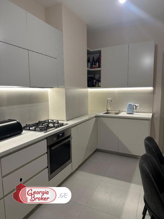 იყიდება ახალი გარემონტებული 4 ოთახიანი ბინა