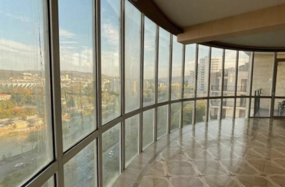 იყიდება ახალი გარემონტებული 5 ოთახიანი ბინა