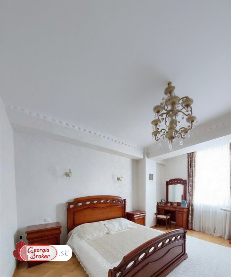 იყიდება ახალი გარემონტებული 5 ოთახიანი ბინა