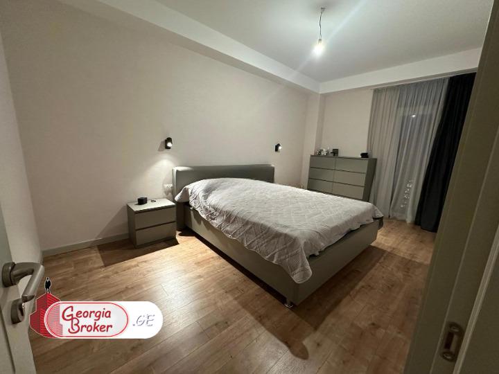 იყიდება ახალი გარემონტებული 4 ოთახიანი ბინა