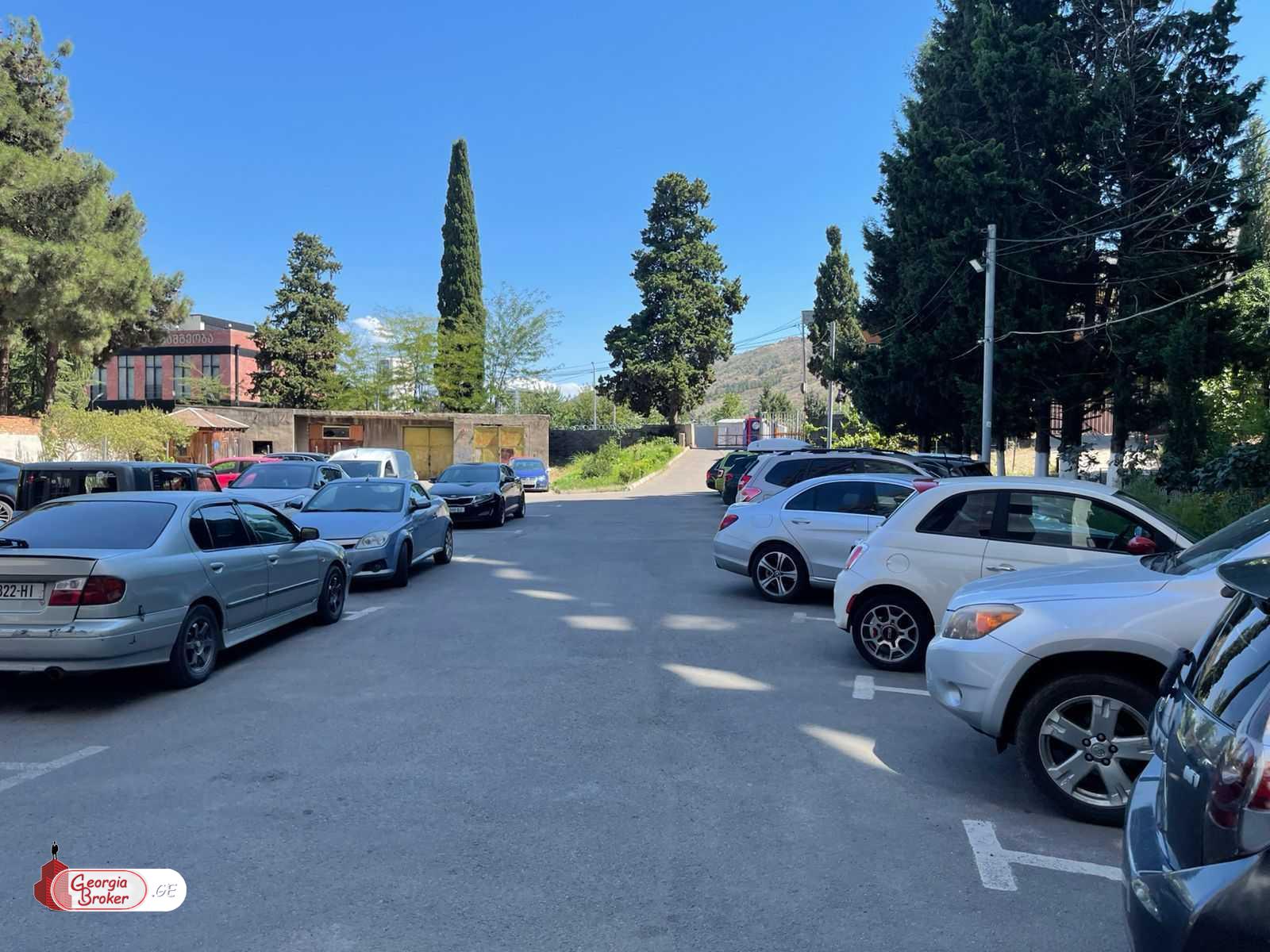 продается квартира с новым ремонтом 3-комнаты