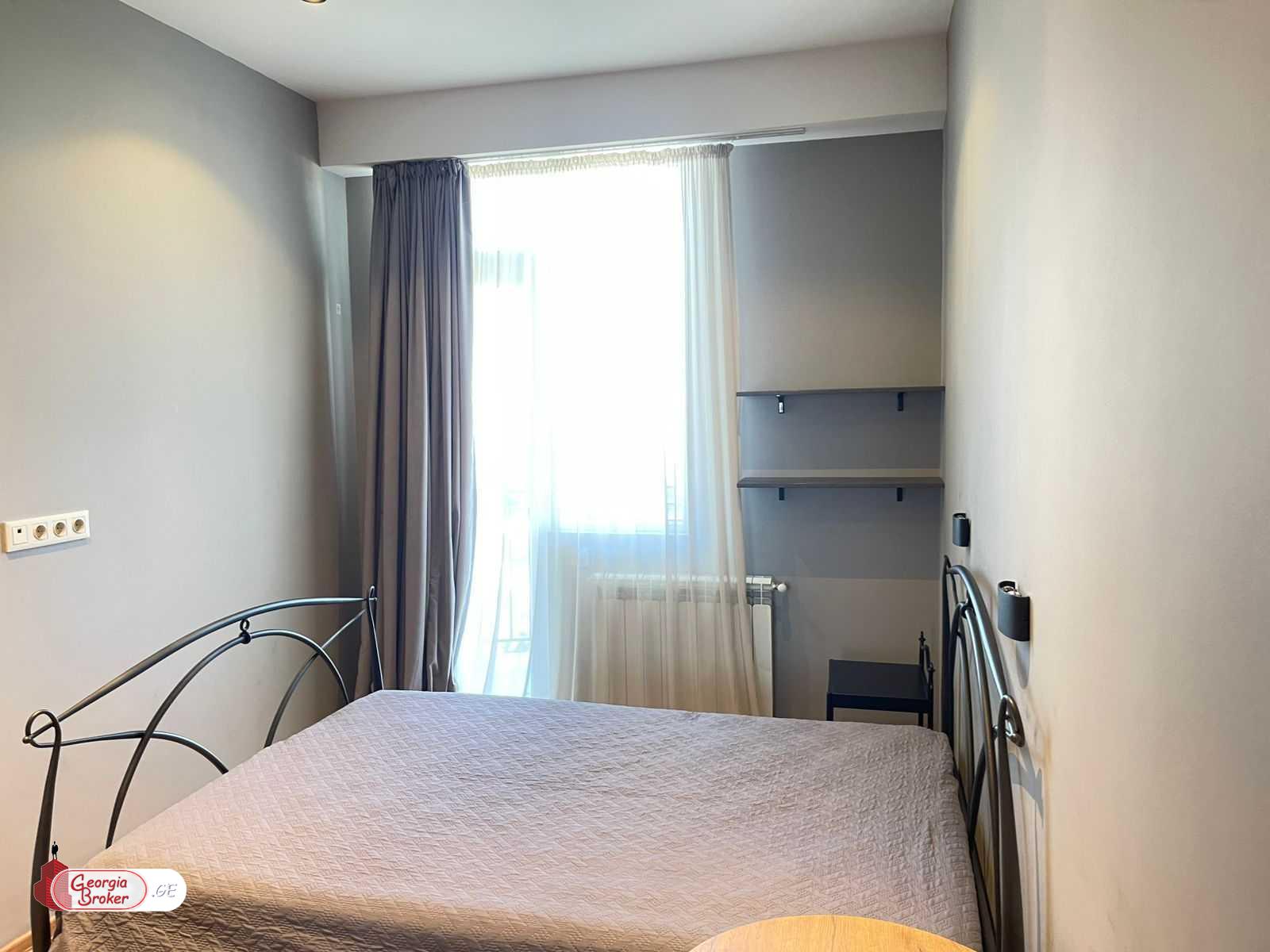 продается квартира с новым ремонтом 3-комнаты