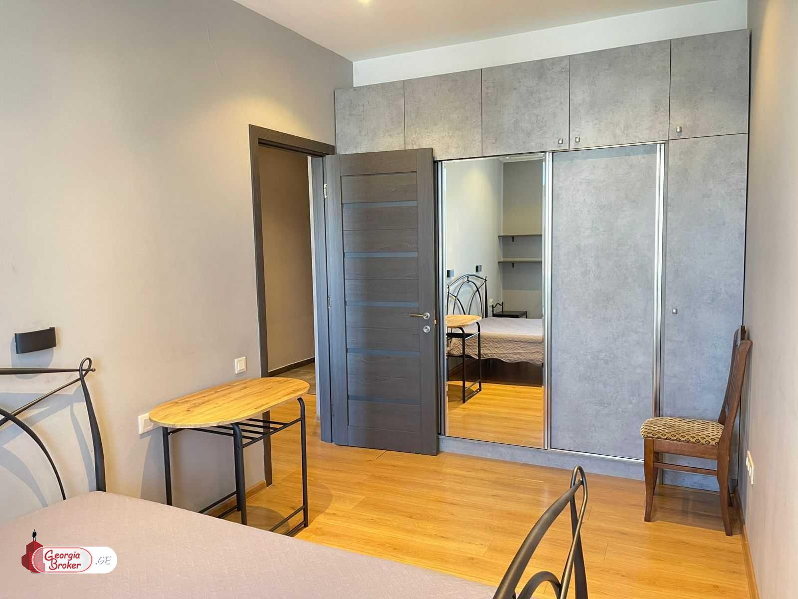 продается квартира с новым ремонтом 3-комнаты