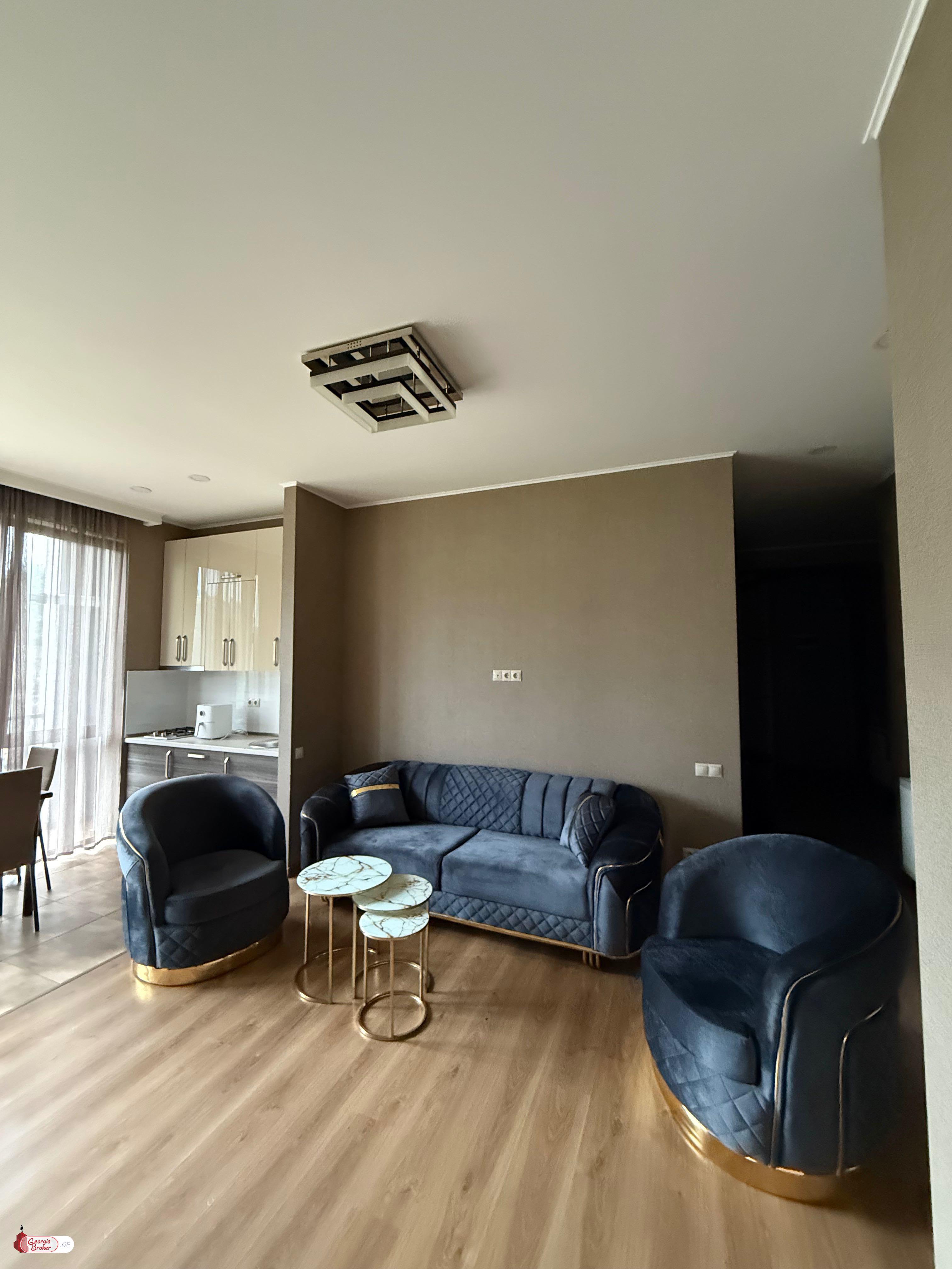 იყიდება ახალი გარემონტებული 3 ოთახიანი ბინა