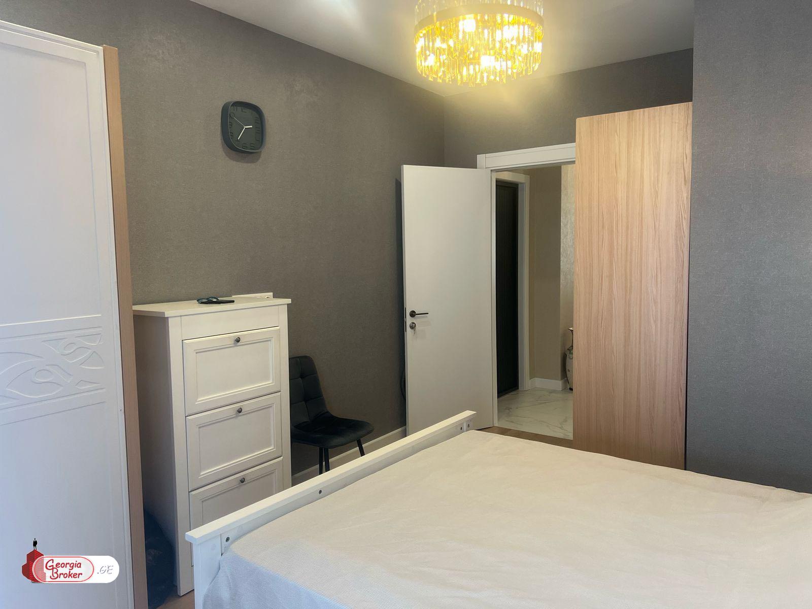 იყიდება ახალი გარემონტებული 4 ოთახიანი ბინა