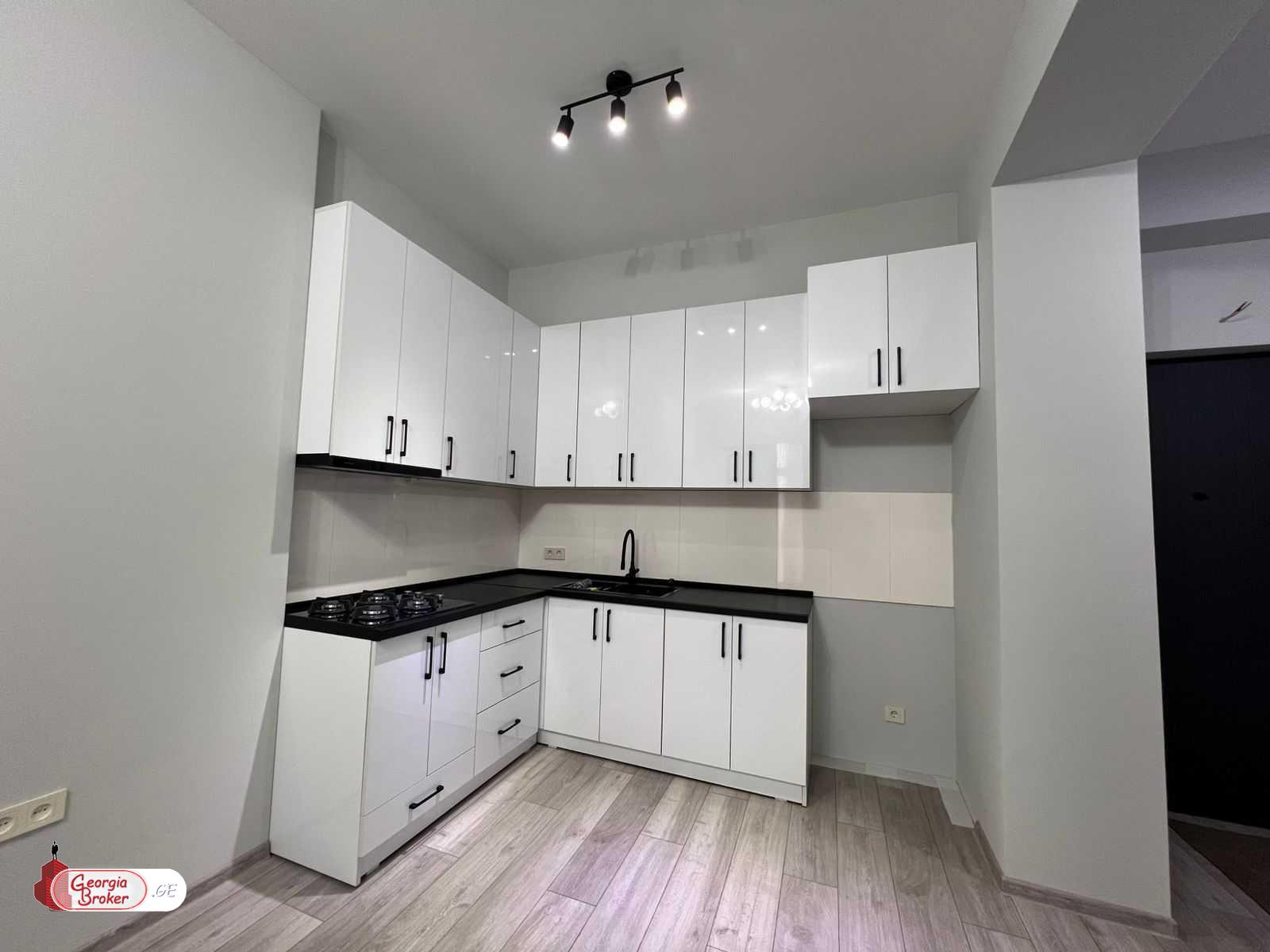 იყიდება ახალი გარემონტებული 2 ოთახიანი ბინა