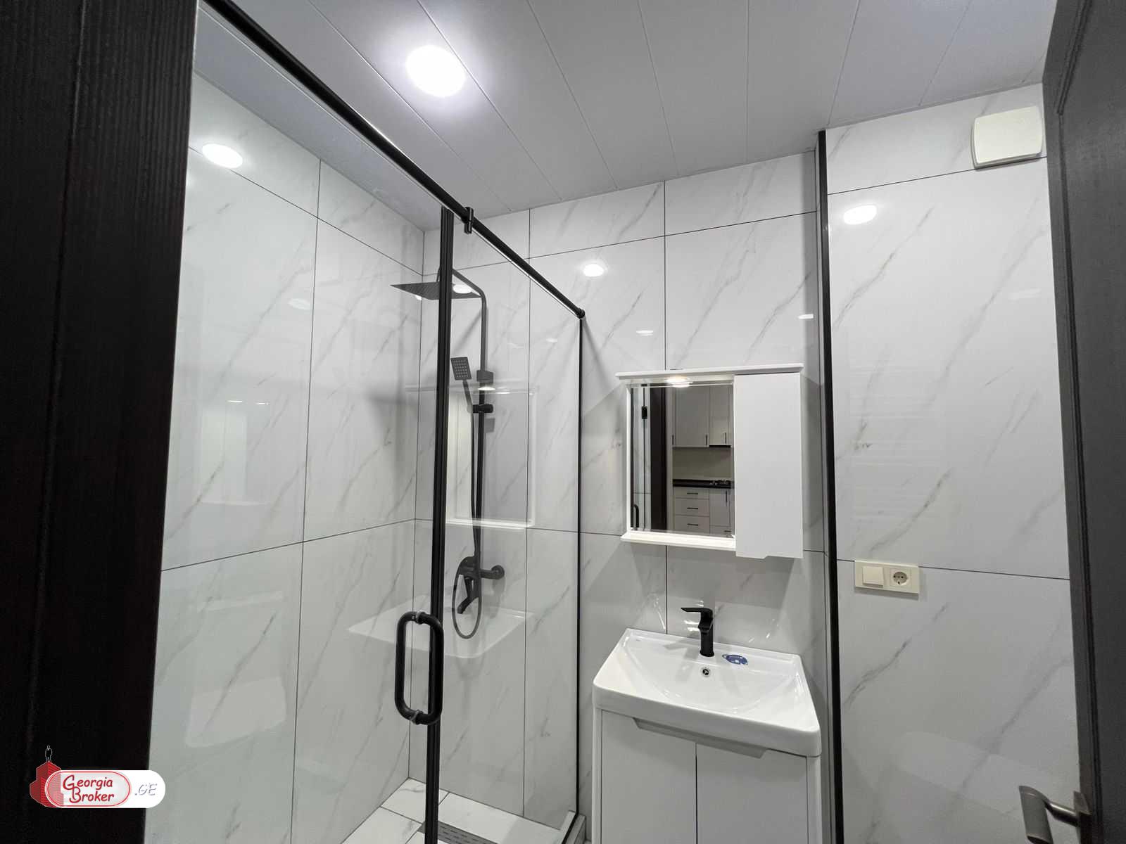 იყიდება ახალი გარემონტებული 2 ოთახიანი ბინა