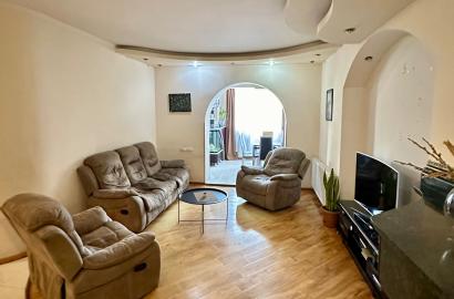 продается квартира с новым ремонтом 3-комнаты