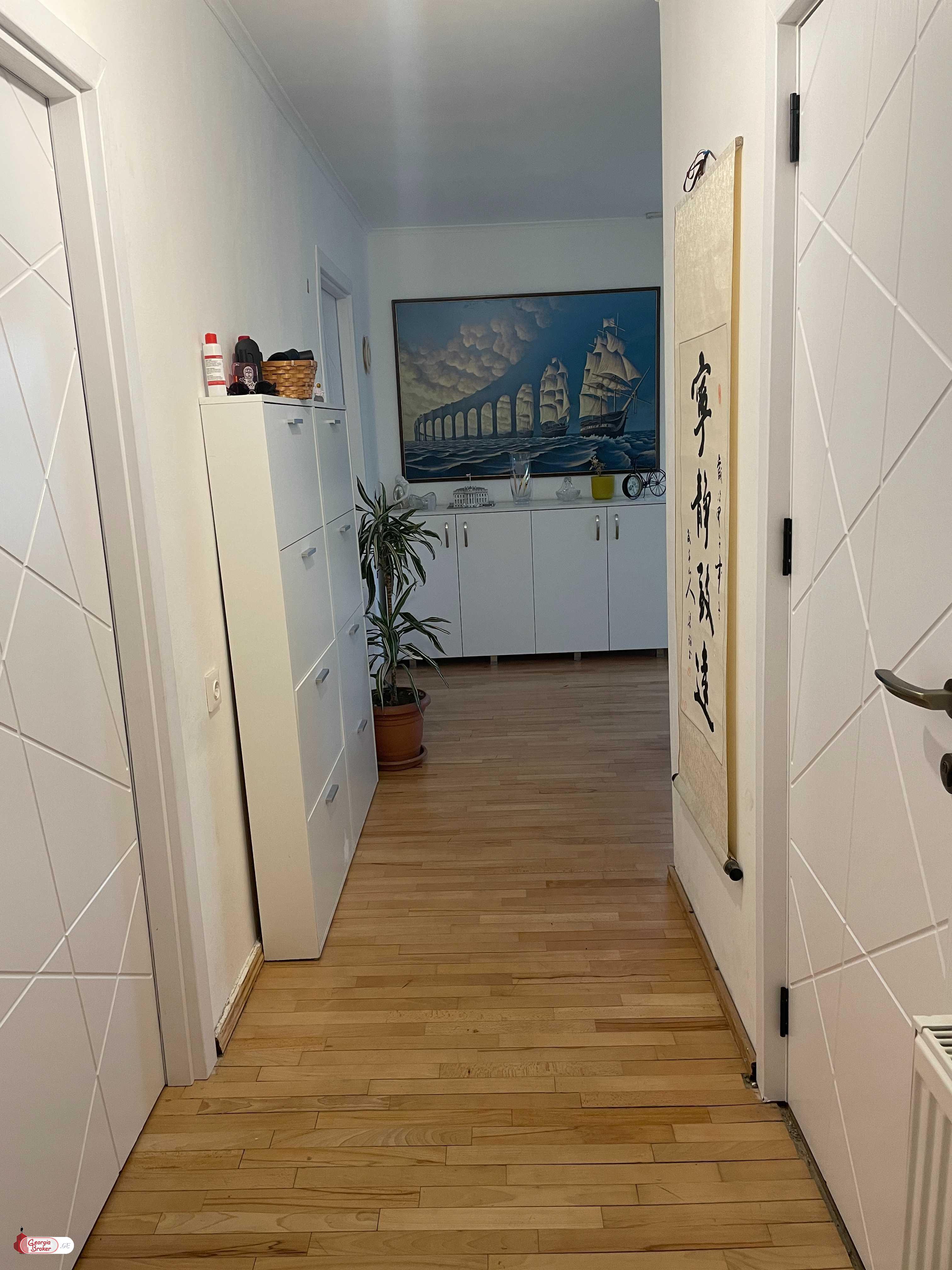 იყიდება ახალი გარემონტებული 3 ოთახიანი ბინა