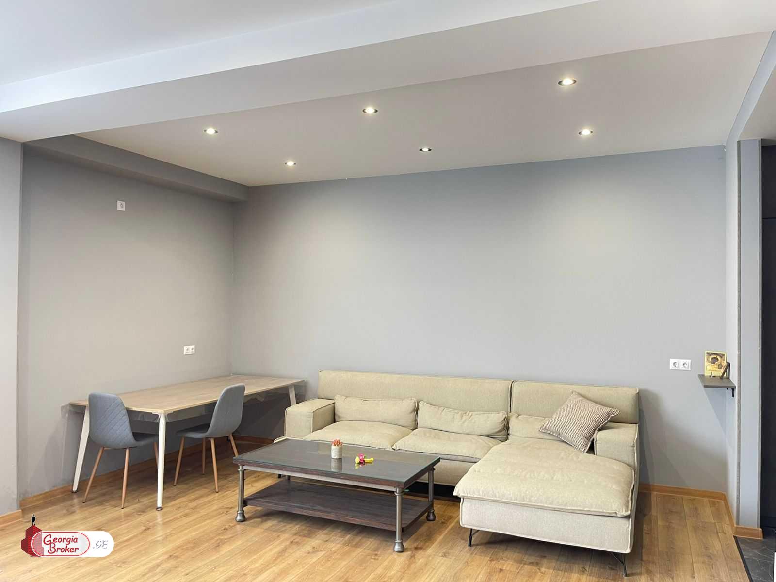 nearly repaired 2-room apartment for sale