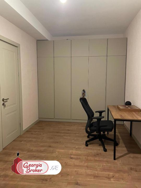 იყიდება ახალი გარემონტებული 4 ოთახიანი ბინა