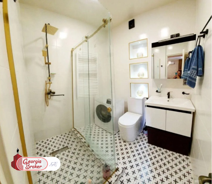 продается квартира с новым ремонтом 4-комнаты