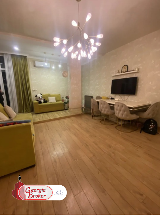 продается квартира с новым ремонтом 4-комнаты