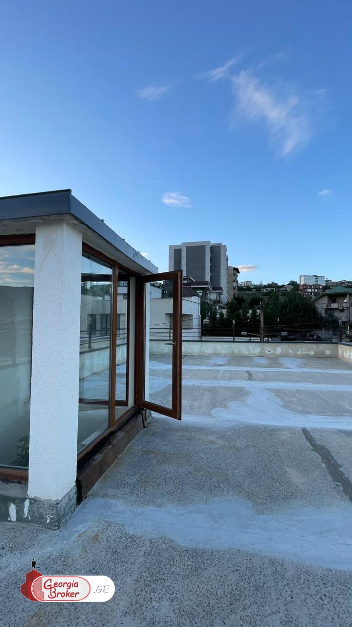 იყიდება ახალი გარემონტებული 10 ოთახიანი სახლი