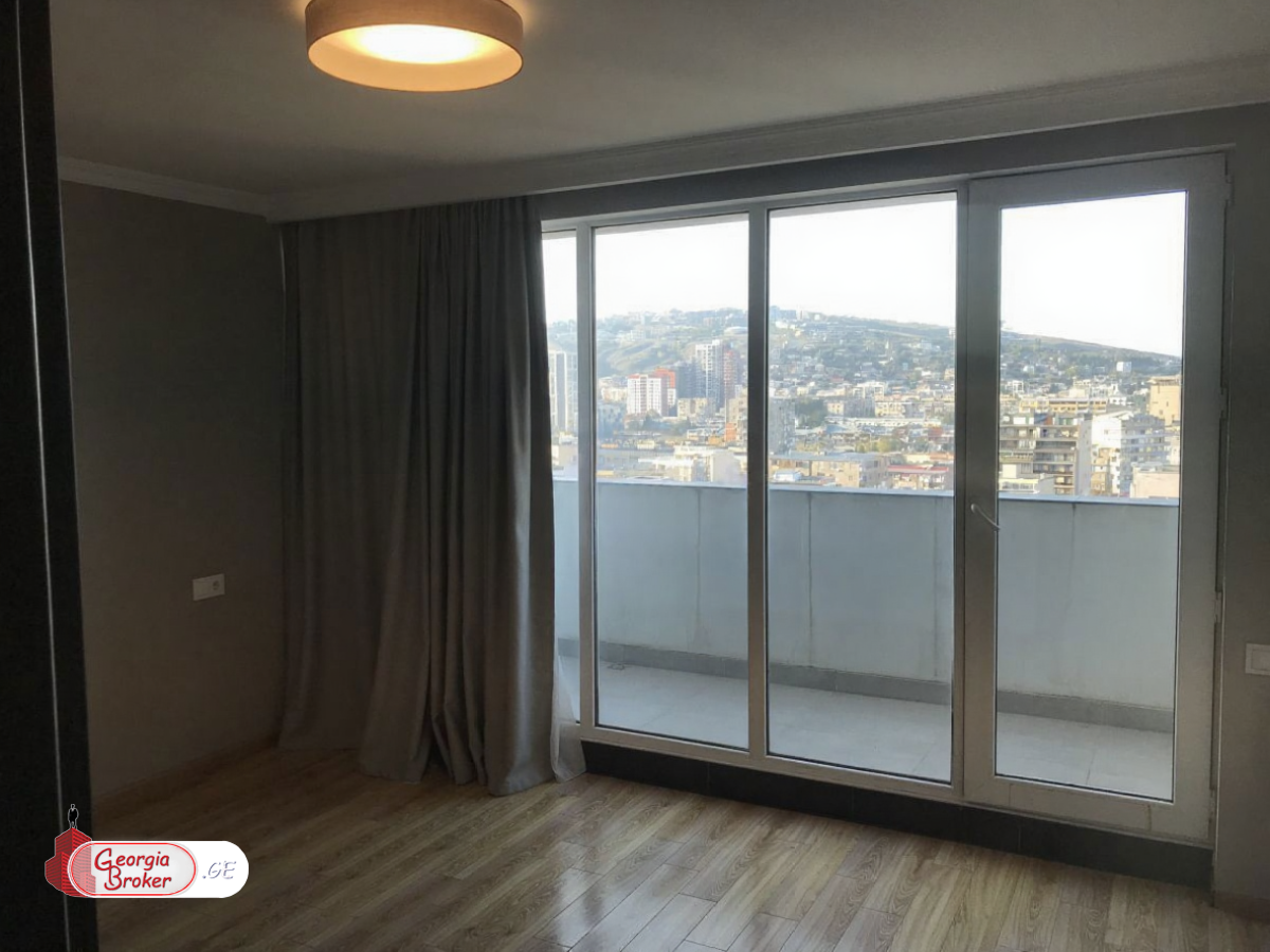 продается квартира с новым ремонтом 5-комнат