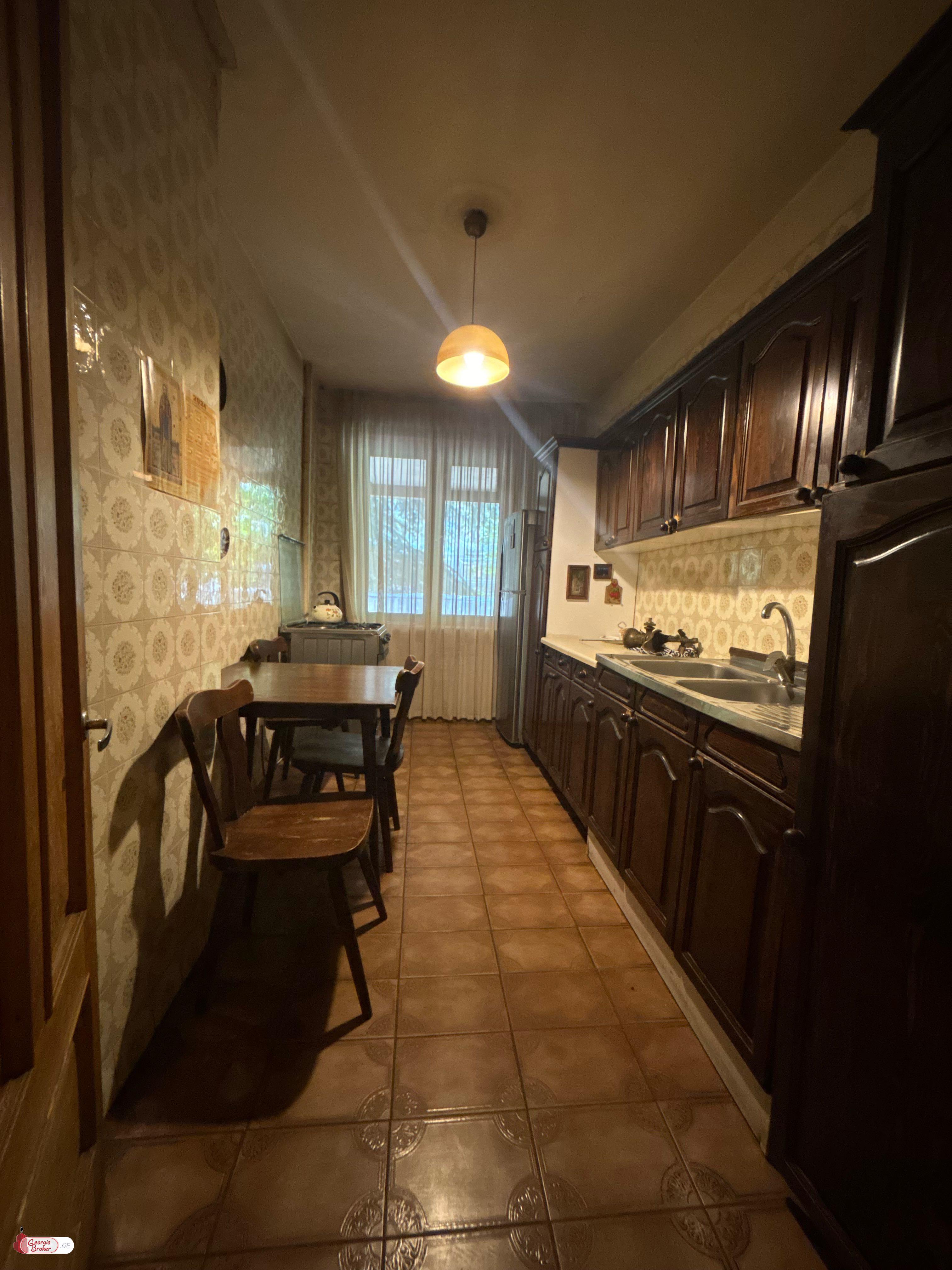 იყიდება ახალი გარემონტებული 3 ოთახიანი ბინა