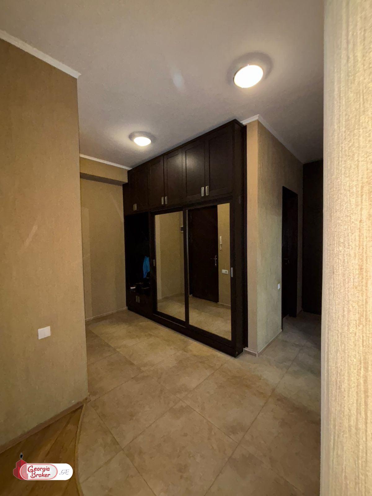 продается квартира с новым ремонтом 3-комнаты