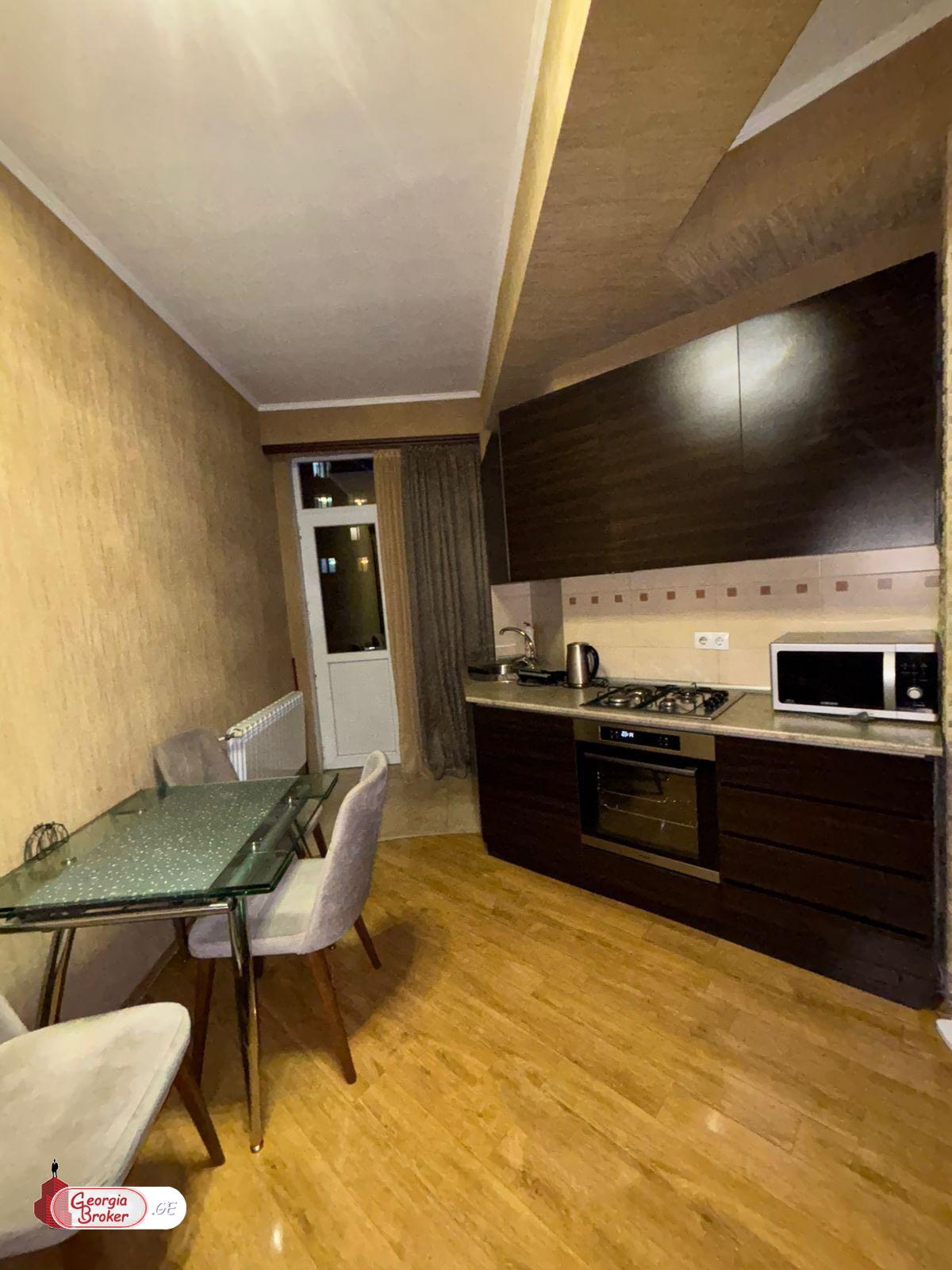 продается квартира с новым ремонтом 3-комнаты